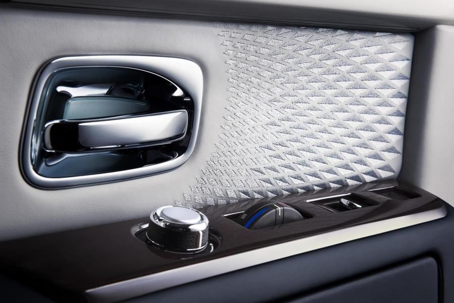  Rolls-Royce Phantom Limelight Collection 2015 года  (фото 12 из 17)